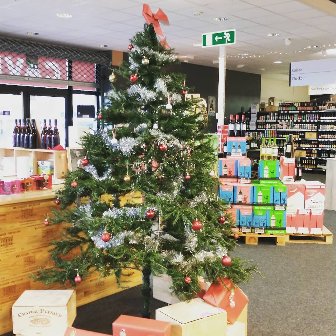 Cadeaux et vins pour les fêtes chez @wbs_wine_beer_supermarket 🍷🍇🥂🍾🎄