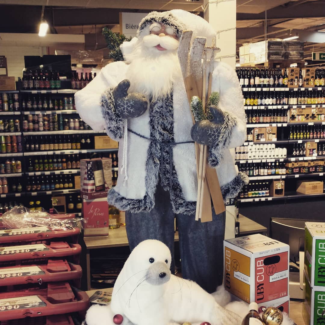 On est bien accueilli chez @wbs_wine_beer_supermarket ! 🎅🏻🍾